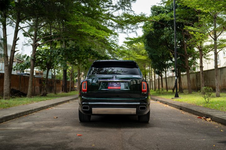 Rolls-Royce Cullinan, rear