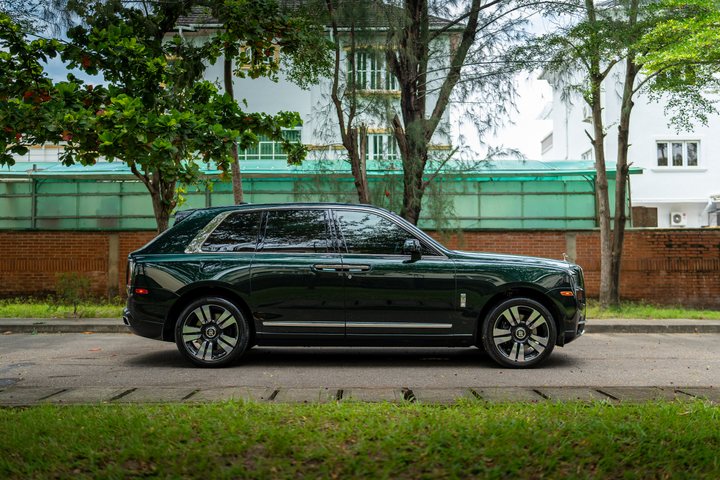 Rolls-Royce Cullinan, side profile