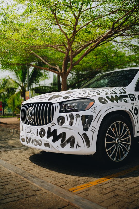 Hand-painted Mercedes-AMG GLS 63, front three-quarter