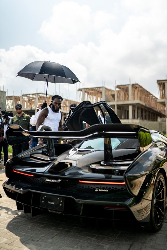 McLaren Senna being handed over to its owner